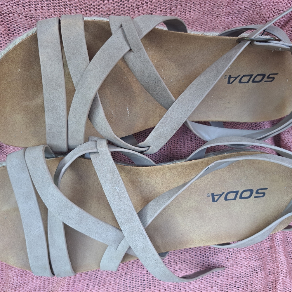 Soda Beige Espadrille Platform Sandals – 9